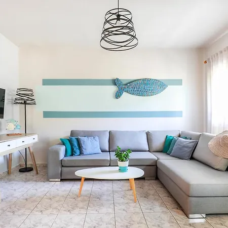 Catherine Blue - 4 Minutes Off The Apartment *