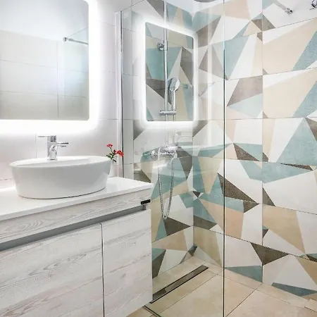 Catherine Blue - 4 Minutes Off The *