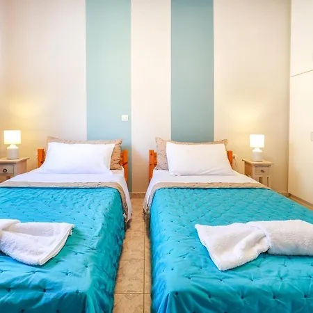 Catherine Blue - 4 Minutes Off The Apartament *