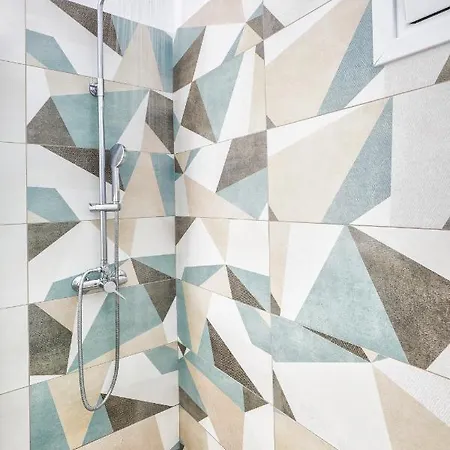 Catherine Blue - 4 Minutes Off The Apartament