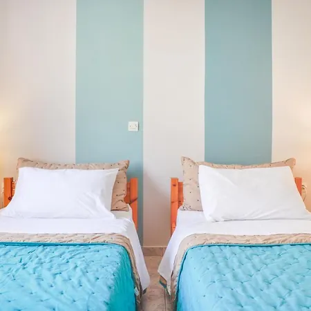 Catherine Blue - 4 Minutes Off The Poros (Kefalonia)