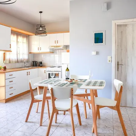 Catherine Blue - 4 Minutes Off The Apartament