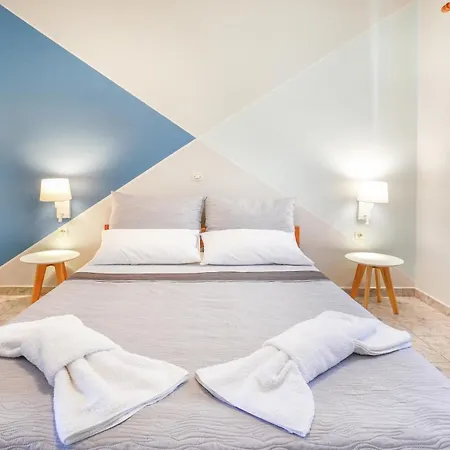 Catherine Blue - 4 Minutes Off The * Poros (Kefalonia)