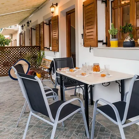 Catherine Blue - 4 Minutes Off The Apartament Poros (Kefalonia)