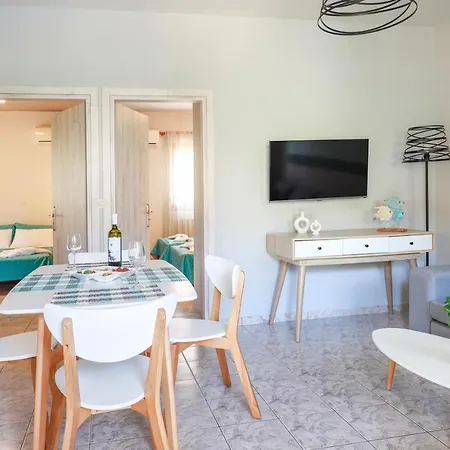 Catherine Blue - 4 Minutes Off The Lejlighed Poros (Kefalonia)
